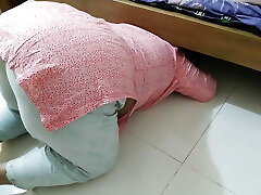 Gujarati Stellar Saas gets stuck under the table while cleaning, then Damad comes & Help her - Immense Ass Fucking & spunked