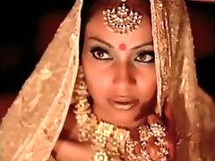 l'actrice indienne bipasha basu montrant tit: 