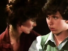 vintage coppia si impegna in una sessione di sesso a casa vintage coppia si impegna in una sessione di sesso a casa