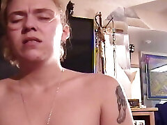 il suo corpo incredibile e le competenze vi farà cum