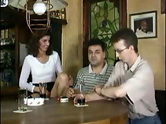 kinky fisting in un pub tedesco