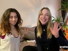 Geile deutsche Blondine hat Orgy mit Freundin
