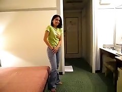 Pattaya maid fucks a party guy in her hotel to get a tip
