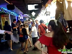 Ultra-kinky dude shows how to pick up a real Thai dame Mee in some pubs