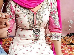 Punjabi ladaki ne salwar pahankar apane yaar se chudwai Punjabi ladaki ne salwar pahankar apane yaar se chudwai