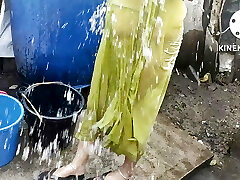 Bhabhi anita yadav ki steaming bathing