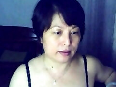 signora cinese in webcam