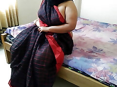 Tamil Real Grandmother ko bistar par tapa tap choda aur unki pod immense diya - Indian Hot old woman dressed in saree without blouse
