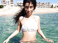 Sissi plays with her honeypot underwater in Sharm el Sheikh - DOLLSCULT