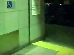 एशियाई मालकिन मेट्रो spank