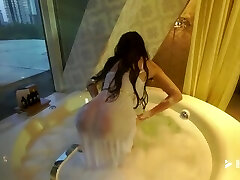 Tease Sofia Yam-sized Dairy Cow in Bath Tub Sex Looking Great, Cool Lady! 1080P