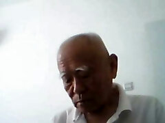 Chat with  chinese elderly couple