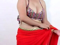 Desi Young Girls Exposed Her Boobs Ginormous Balloons Bosom In Saree