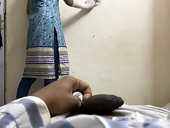 Flashing trunk on Indian maid to fuck ( chudai ) in hindi