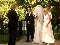Cheating bride gets her twat mercilessly pounded by the best guy