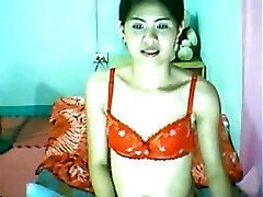 Huge dildo was a good help for kinky amateur Asian titless cam whore