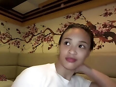Young Thai slut is pleasing her guy