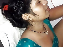 Sexy blouse wali bhabhi ko choda, indian lady tearing up