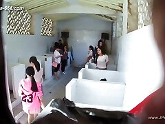 chinese girls go to rest room.306