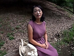 H053G04 A plain 60th birthday mature girl is a shaved poon! An plain aunt makes a body with an excellent sensitivity shake