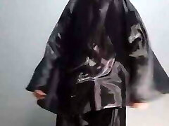 nouvelle cape noire en satin abutai