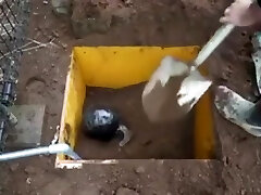 Gonzo Mummification And Buried Alive - Japanese