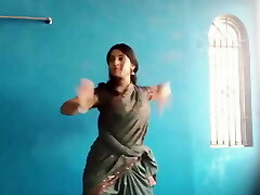 Kavya Suresh warm dance