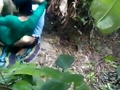 Couple outdoor hook-up video