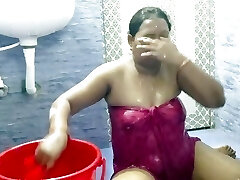 Sexy lady Tub Show