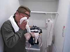 A Diminutive Love Story: The Runaway Chick And An Old Man par 1 A Diminutive Love Story: The Runaway Chick And An Old Man par 1