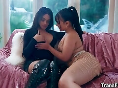 ईवा मैक्सिम और गर्मियों कर्नल में आकर्षित महसूस करने के लिए