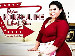 MODEL TIME Karla Lane's Retro Housewife Lifestyle 