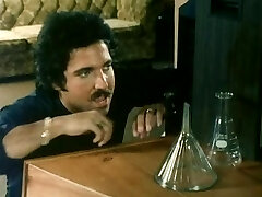 LA BLONDE À CÔTÉ DE LA PORTE (1982) LA BLONDE À CÔTÉ DE LA PORTE (1982)