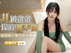 把你的蛋蛋倒在我体内，爸爸。 然后再来一次，我要每一滴