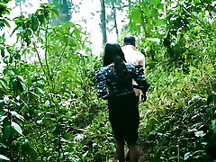 प्रेमी देसी अभिनेता को उसके मुंह में सह के लिए खुले जंगल में स्टारसुडिपा को चोदता है ( हिंदी ऑडियो )