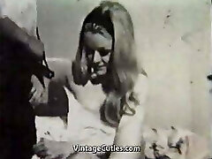 Lusty Coppia di Avere Doggystyle Cazzo in Camera da letto (Vintage) Lusty Coppia di Avere Doggystyle Cazzo in Camera da letto (Vintage)