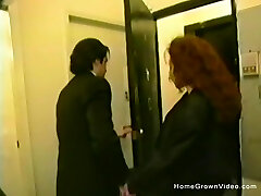 brune aux seins fermes prend une charge sur son cul brune aux seins fermes prend une charge sur son cul