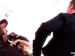 des femmes de ménage lesbiennes attrapées et séduites au premier plan à trois ffm par un client à grosse bite des femmes de ménage lesbiennes attrapées et séduites au premier plan à trois ffm par un client à grosse bite