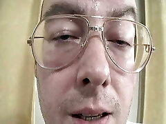 немецкую цыпочку с большой грудью трахнули игрушками перед приятным минетом