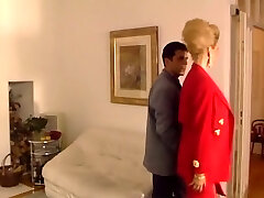 贪得无厌和美味的黑发女孩与巨大的鲣鸟 贪得无厌和美味的黑发女孩与巨大的鲣鸟