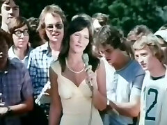 Dark haired indecent whoe Linda Lovelace give fancy cock suck