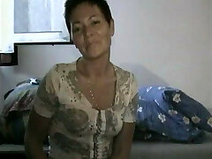 Kurzhaarige kommt das erste mal durch einen fake penis Kurzhaarige kommt das erste mal durch einen fake penis