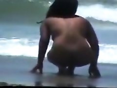 زن و شوهر برهنه در ساحل