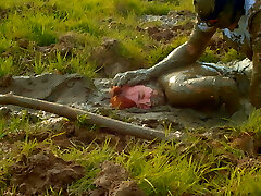 Lara Croft fucked in mud – Total Video
