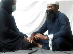 Pakistani Thurki BABA ji Poked again female, who came to him for pray
