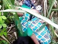 Shilpi bhabhi ko ganne ke khet me pela