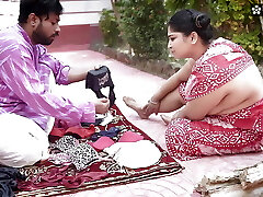 Desi Boulder-holder and Panty Salesman Bade Bade Dudhwali Gao ki Chhori Ko Bra ke badale Chod Diya Maje Lekar ( Hindi Audio )