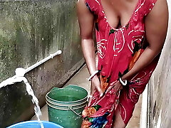 wife ko chuda jab vo bahar balkani me nha rhi rhi, hindi HD porn video hook-up