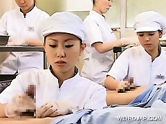 japońska pielęgniarka przy spermę z napalone członek