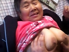 Asian amaeur grandmother enjoy it